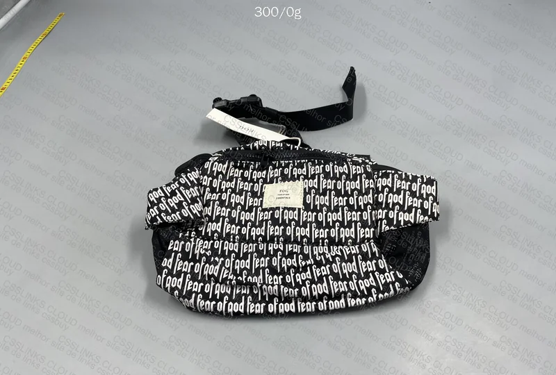 PACSUN X Fear of God Essentials bag (AJUDA)