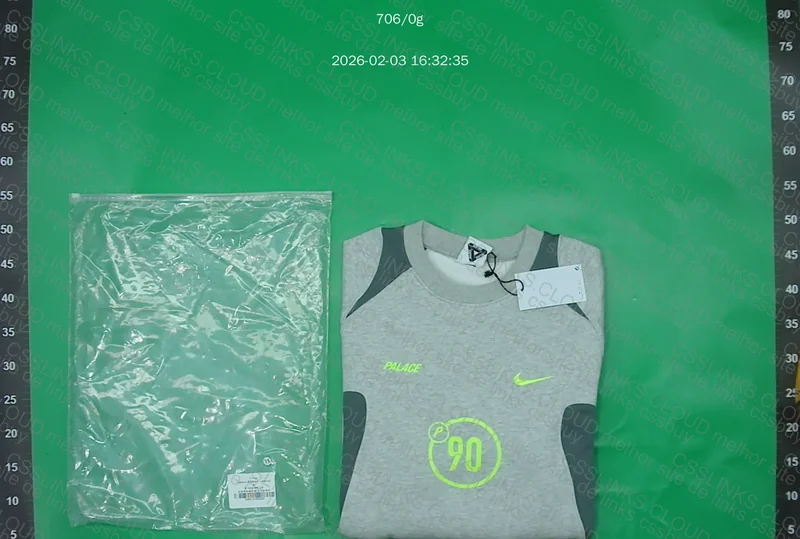 PALACE x NIKE 6
