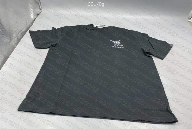 Palace x Oakley 4