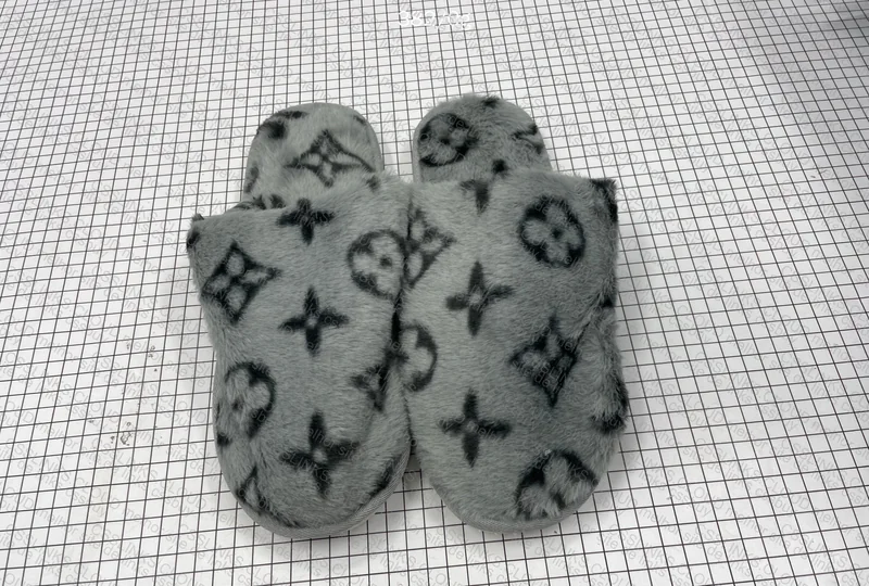 Louis Vuitton Slippers