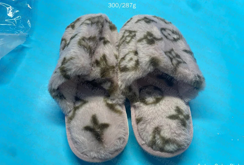 LV Slippers 3