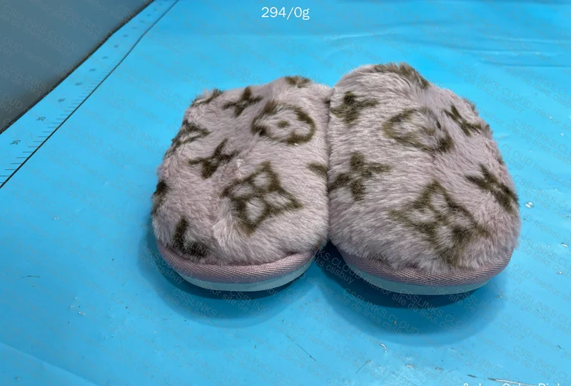 Louis Vuitton Slippers