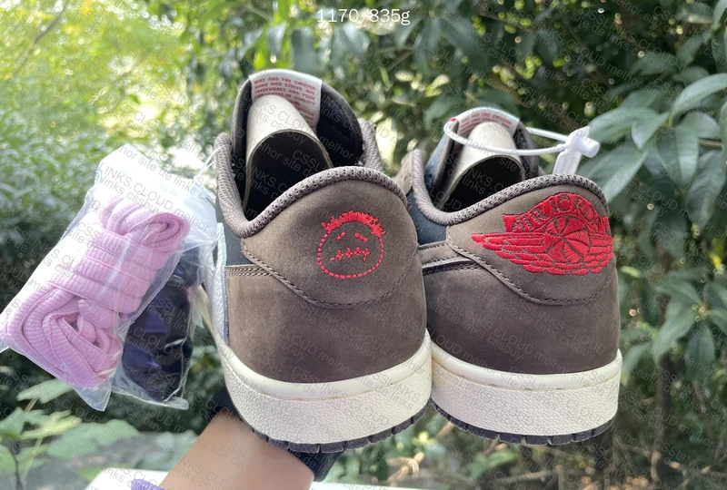 Client - Air Jordan 1 - Travis Scott Mocha 3