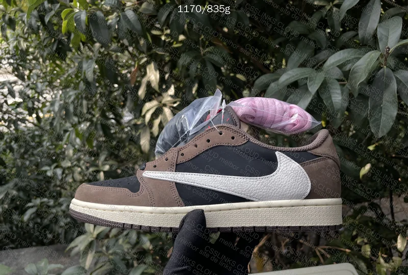 Client - Air Jordan 1 - Travis Scott Mocha 4