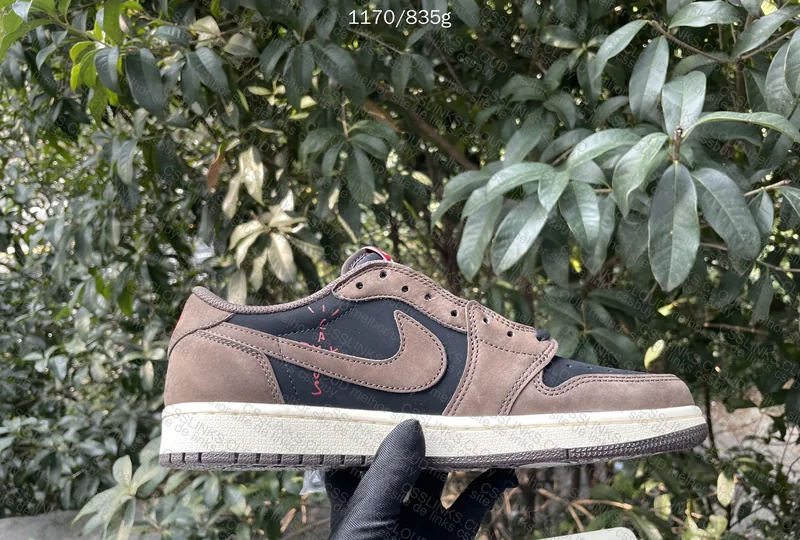 Client - Air Jordan 1 - Travis Scott Mocha 5