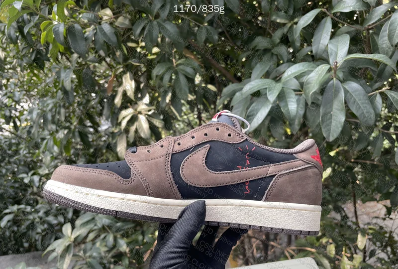 Client - Air Jordan 1 - Travis Scott Mocha 7