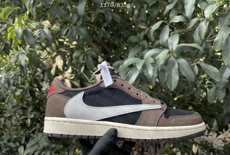 Client - Air Jordan 1 - Travis Scott Mocha 8