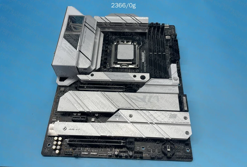 Asus ROG STRIX X670E-A Snowstorm Motherboard 4