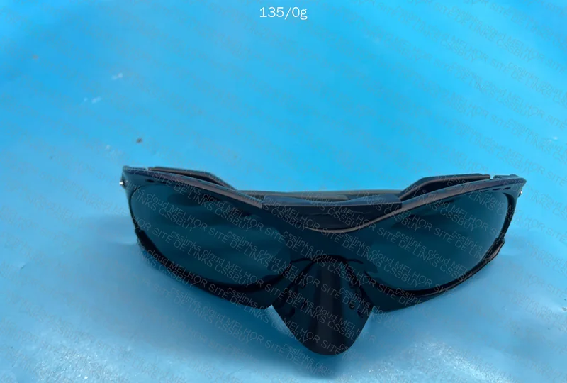 Plantaris Oakley + Case 4