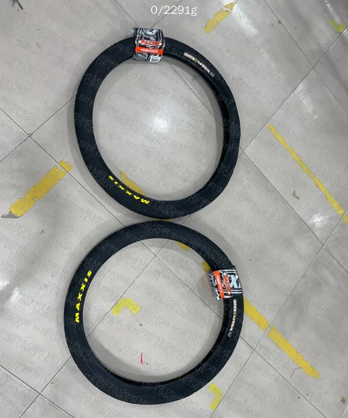 Pneu Maxxis hook worm 8