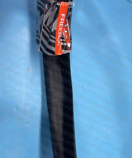 Pneu Maxxis hook worm 9