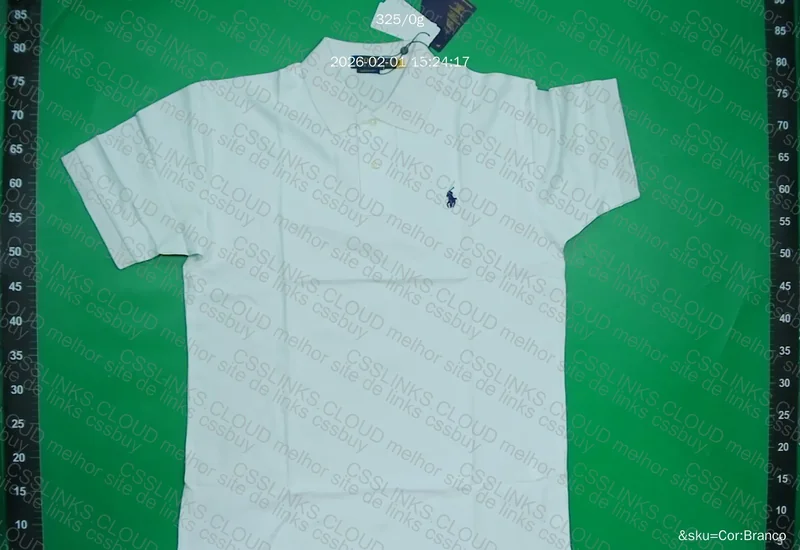 polo branca da Ralph Lauren.