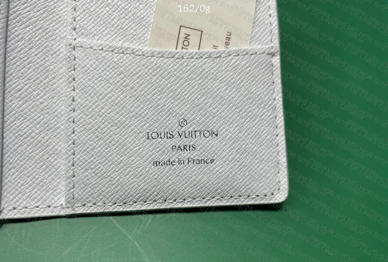 Louis Vuitton Passport Holder 'Ski' 4