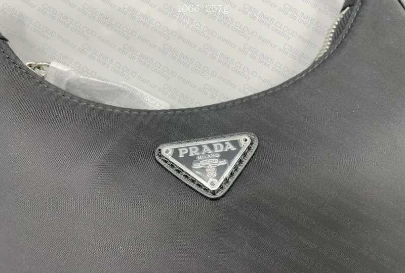 Prada Re-Edition 2005 8