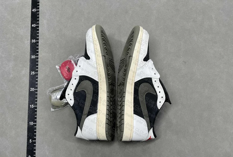 QC Jordan 1 low Travis Olive 4