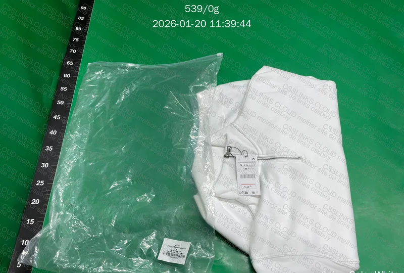 Quarter Zip modelo ZARA branca 2