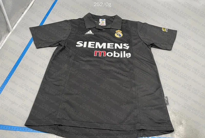 Real Madrid 2002 - 11 Iconic Phenomenon