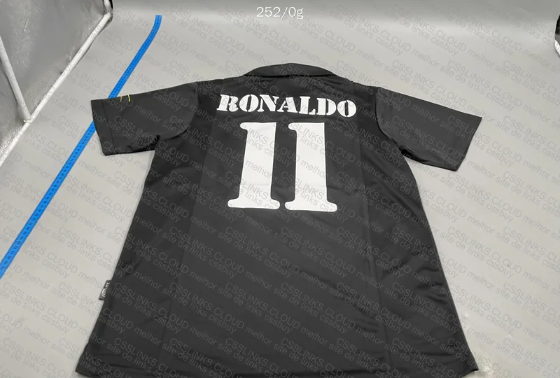 Real Madrid 2002 - 11 Iconic Phenomenon 4