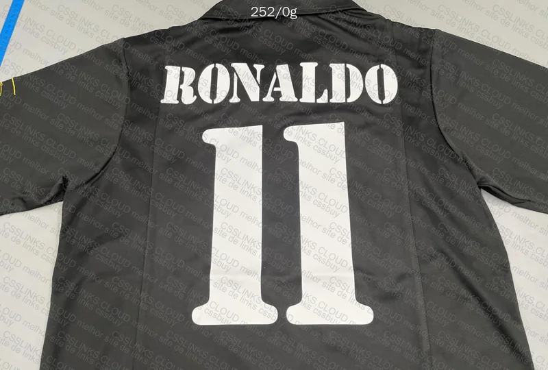 Real Madrid 2002 - 11 Iconic Phenomenon 5