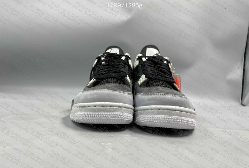 Repost with Natural Light AJ4 Fear Pack Sale 260¥ 2