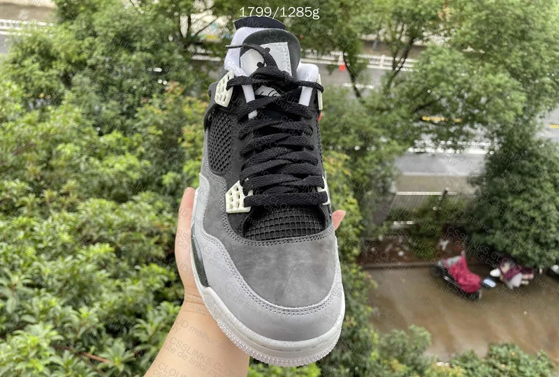 Repost with Natural Light AJ4 Fear Pack Sale 260¥ 7