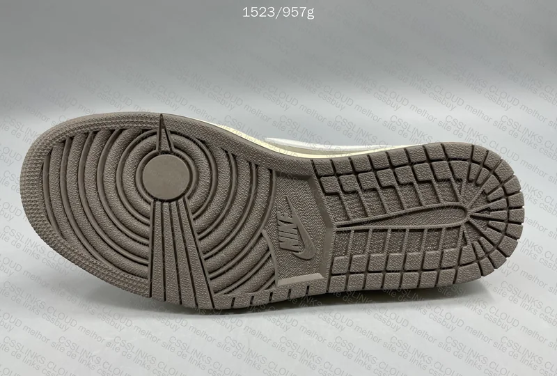Reverse mocha Travis Scott 6