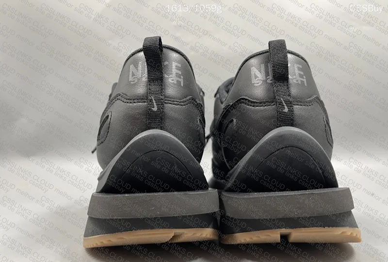 SACAI X NIKE BLACK GUM 3