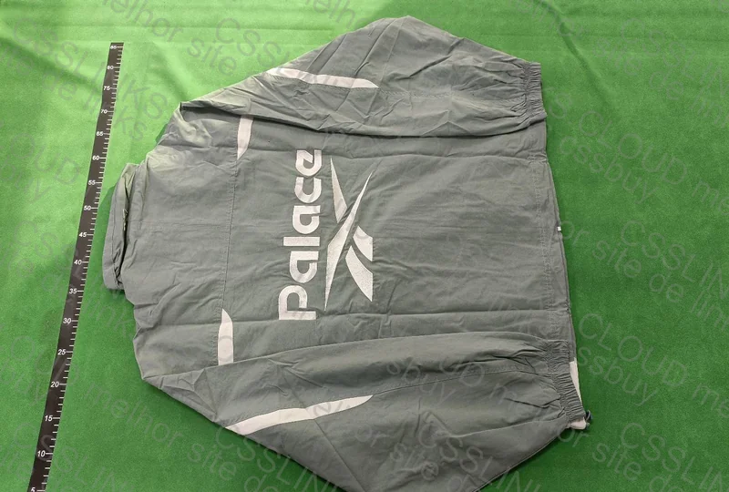 Sale Reebok x Palace Jacket