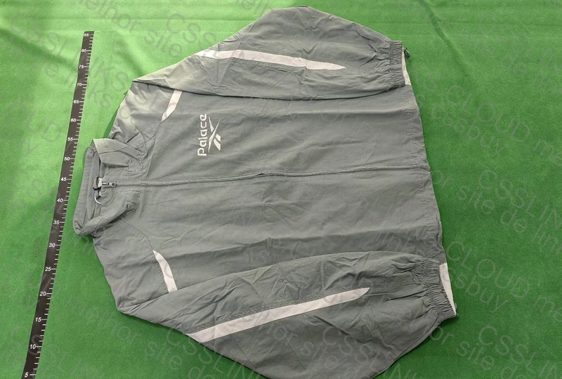Sale Reebok x Palace Jacket 2