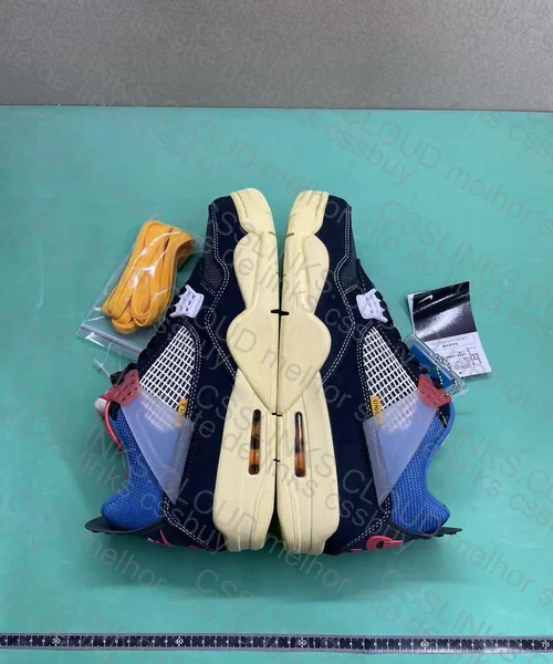 Sale | Jordan 4 Noir | 140y 3