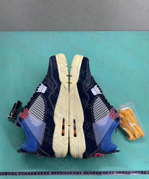 Sale | Jordan 4 Noir | 140y 4