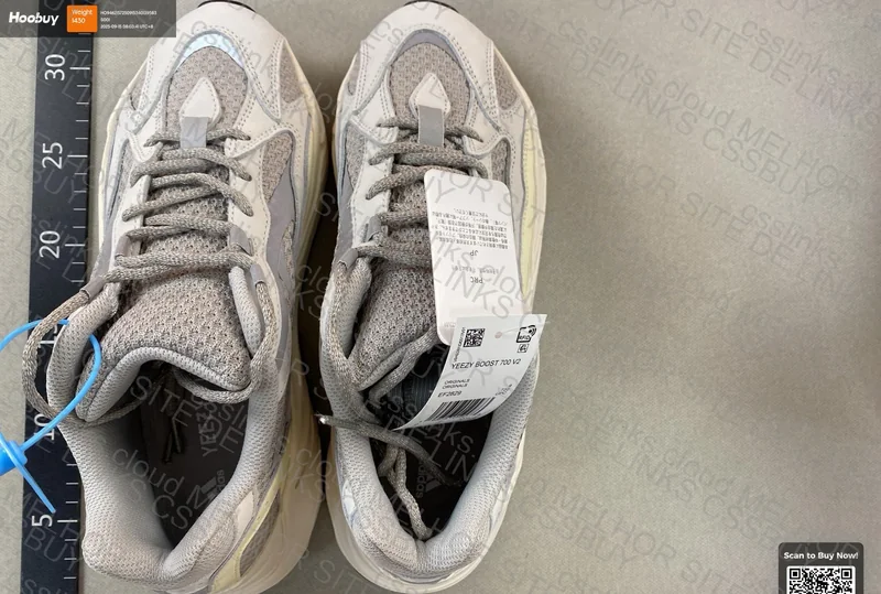 SALE - YEEZY 700 STATIC