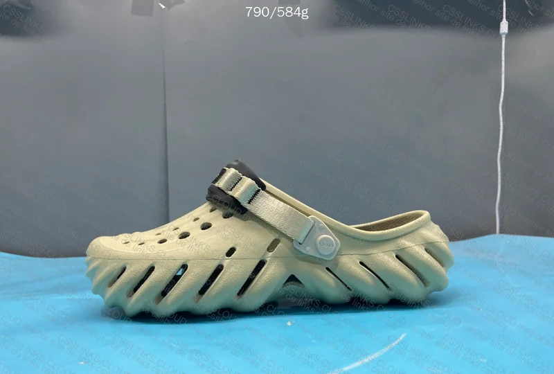 Crocs Echo Clog Size: 9M/11W 10