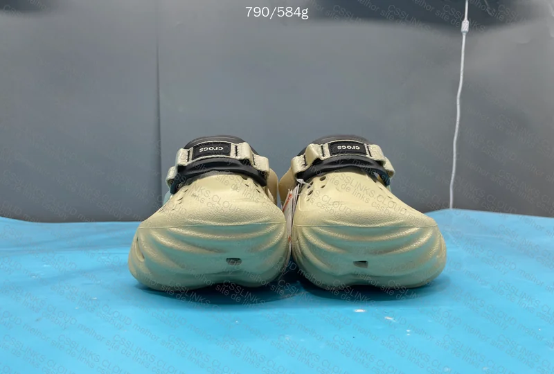 Crocs Echo Clog Size: 9M/11W 3