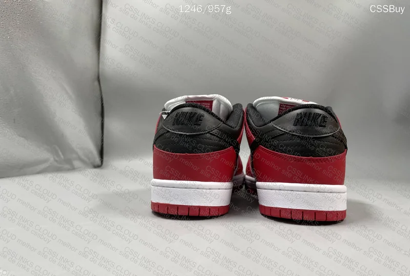 SB DUNK LOW "CHICAGO" 8