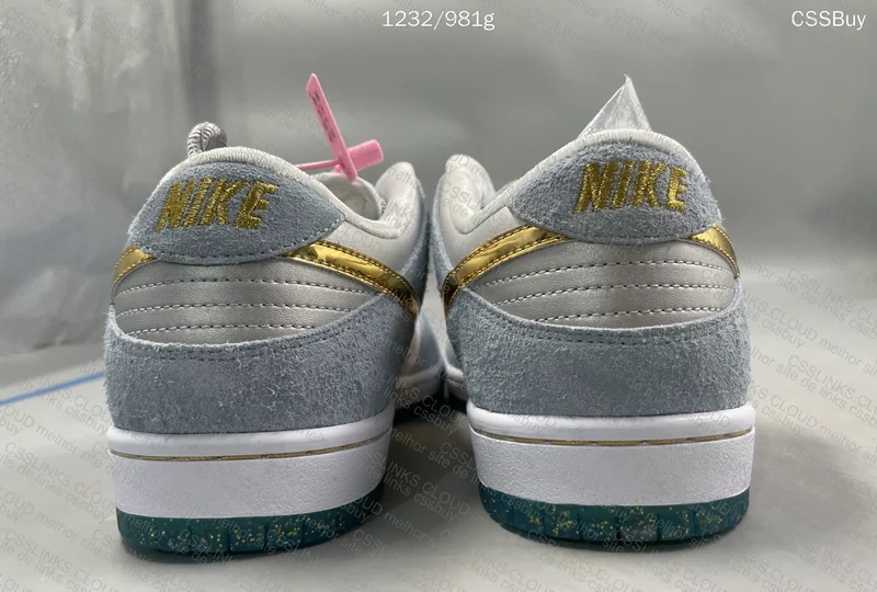 SB Dunk Low "Holiday Special"