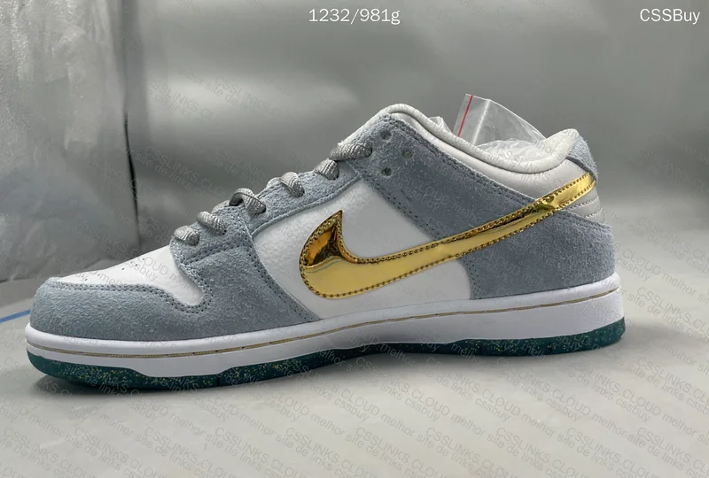 SB Dunk Low "Holiday Special" 4