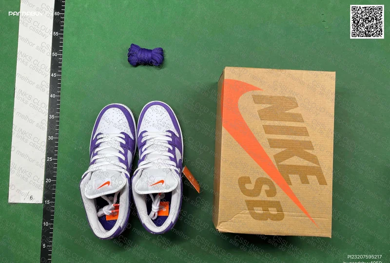 SB Dunk Low Orange Label Court Purple (M)