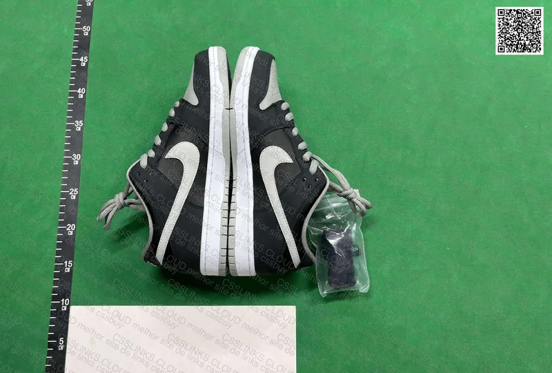 SB Dunk Low Shadow (VT) 4