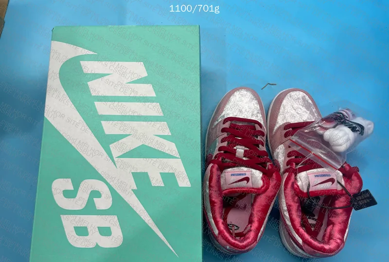 SB Dunk Low Strangelove 8