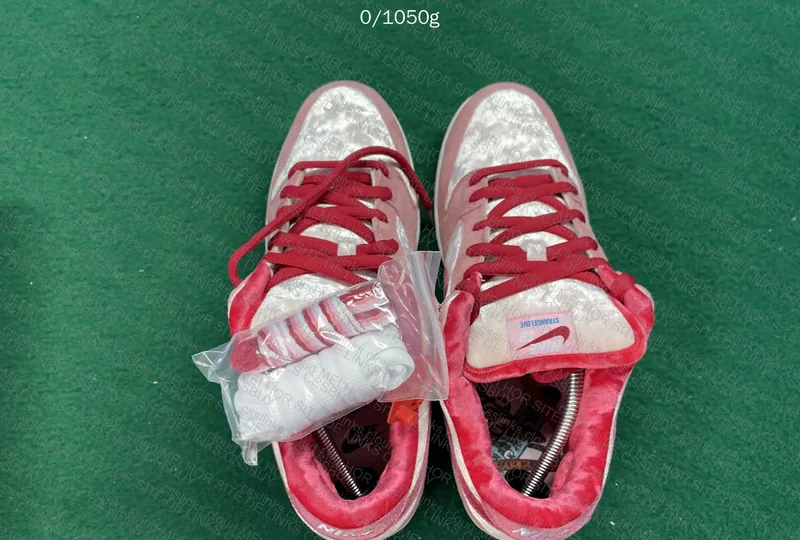 SB Dunk Low Strangelove 3