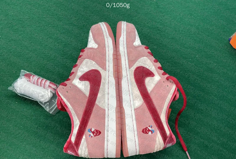SB Dunk Low Strangelove 5
