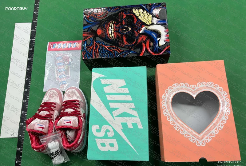 SB Dunk Low Strangelove PK B