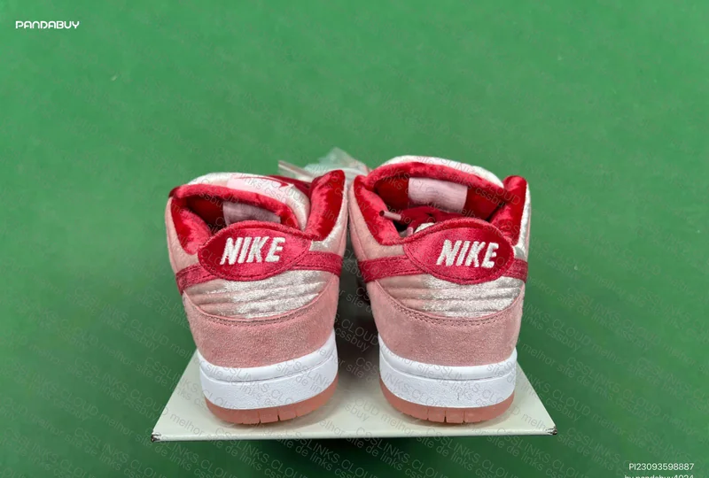 SB Dunk Low Strangelove PK B 3