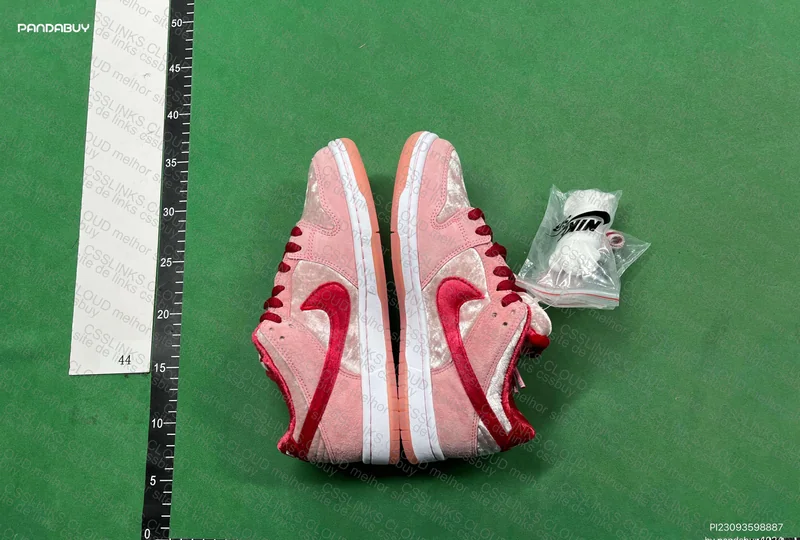 SB Dunk Low Strangelove PK B 4