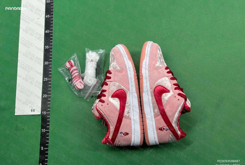 SB Dunk Low Strangelove PK B 5
