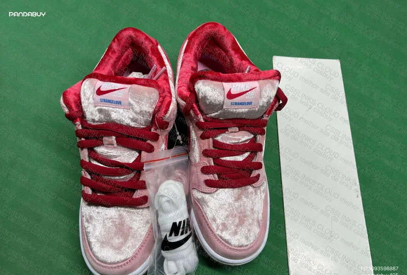 SB Dunk Low Strangelove PK B 8
