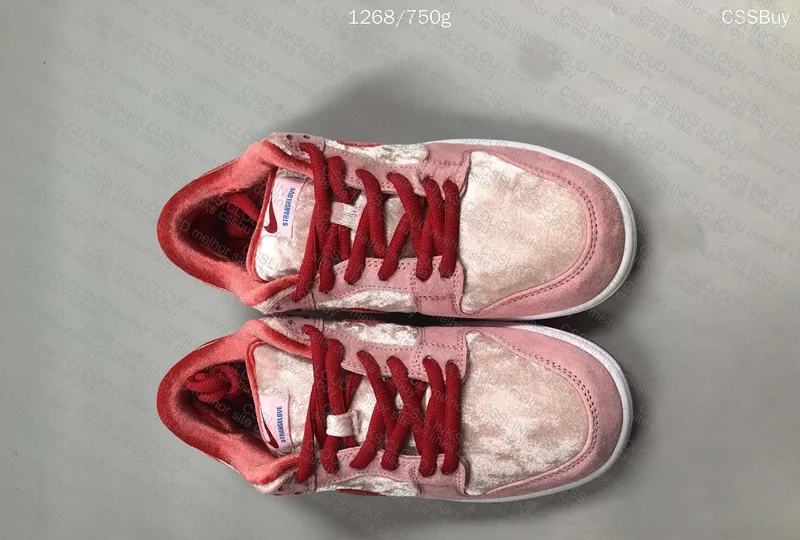 SB Dunk Low X Strangelove 169Y