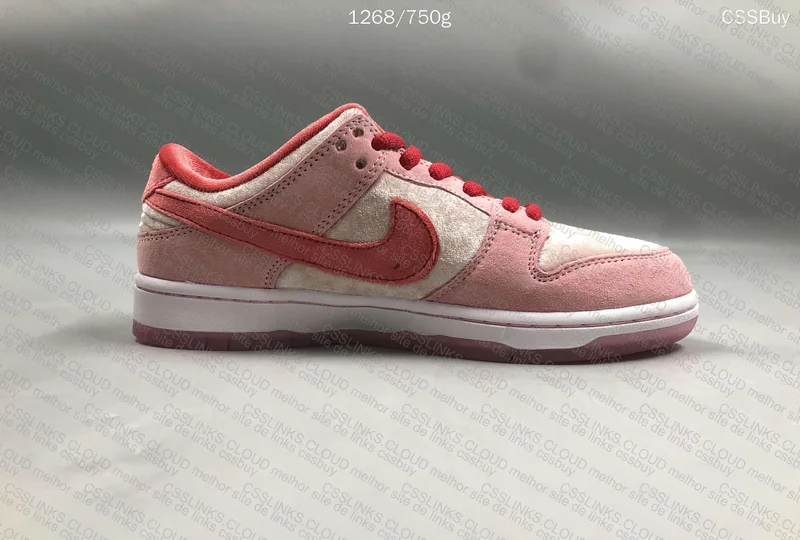SB Dunk Low X Strangelove 169Y 3