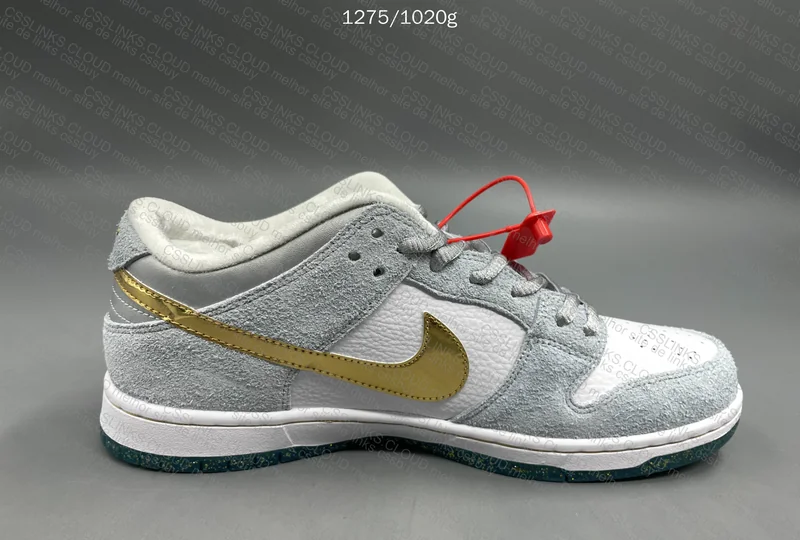 Sean Cliver x Nike SB Dunk Holiday Special 10